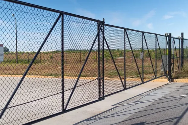 commercial fence company near me (1,600:mes)